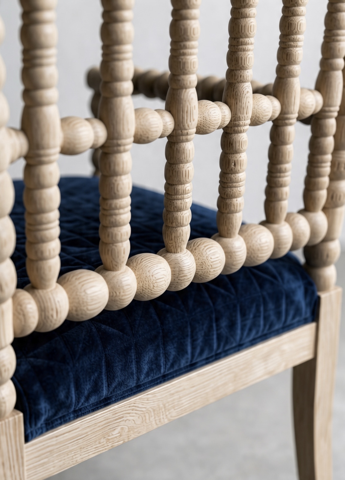 Silla artesanal de diseño europeo.