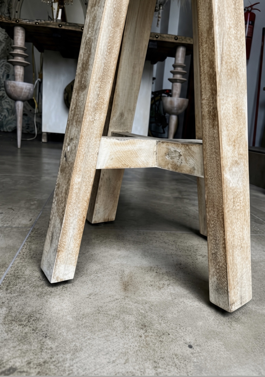 Taburete de diseño contemporaneo.
